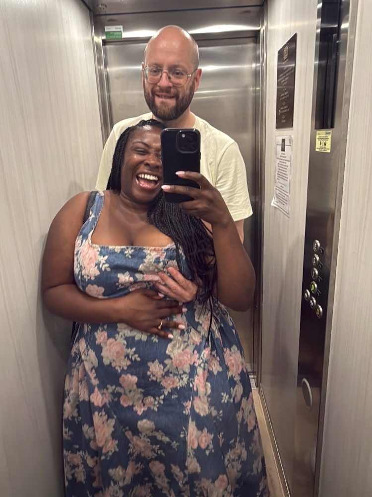 Magnolia and her love in the lift